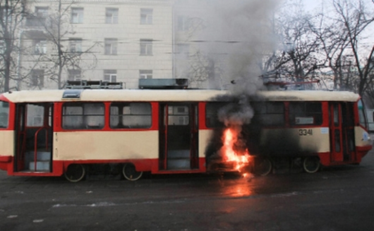 Во время движения загорелся трамвай с пассажирами